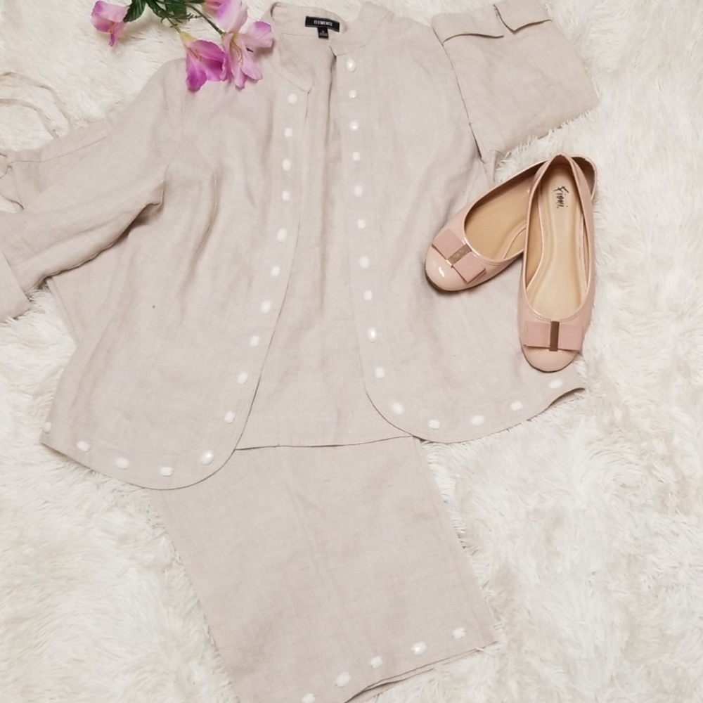 NWOT 2 PIECE BEAUTIFUL OUTFIT